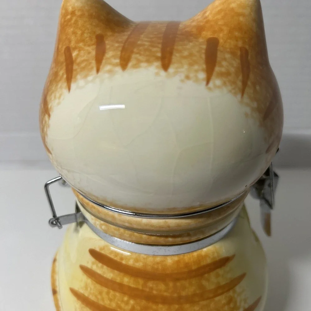 Boston Warehouse Hand Painted HIndged Jar, Storage Container, Sitting Pretty Cat